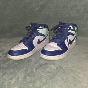 Nike Air Jordan 1 Mid sneakers in the 'Mystic Navy Mint Foam' colorway. 